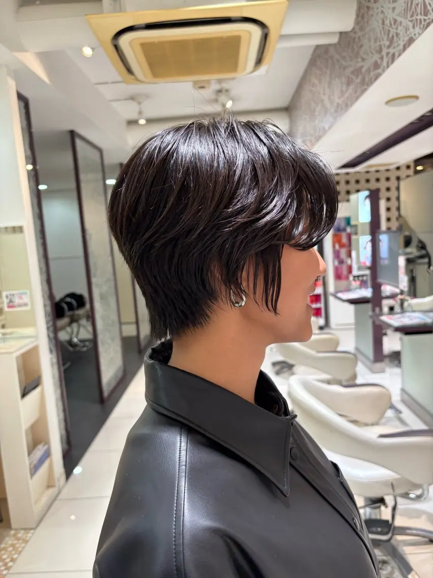 ショート ハンサムショート ショートヘア まるやま ひなこ/艶髪カラーのヘアスタイル