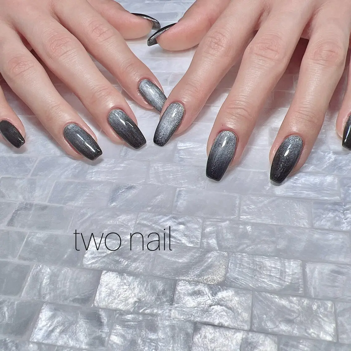 ネイル キラキラネイル マグネットネイル ネイルチップ ホワイト ハンドネイル two nailのネイルデザイン