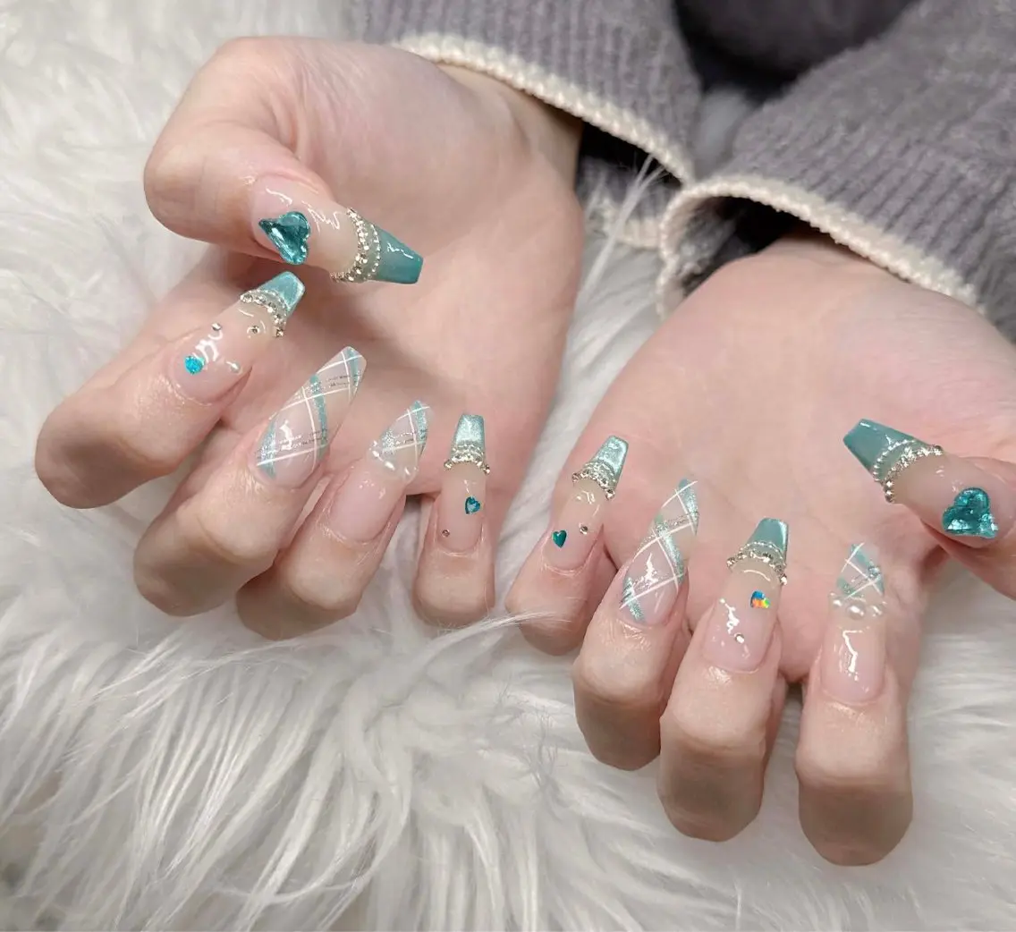 ネイル 長さ出し グラデーション 卒業式 キラキラネイル マグネットネイル Lee Nailsのネイルデザイン