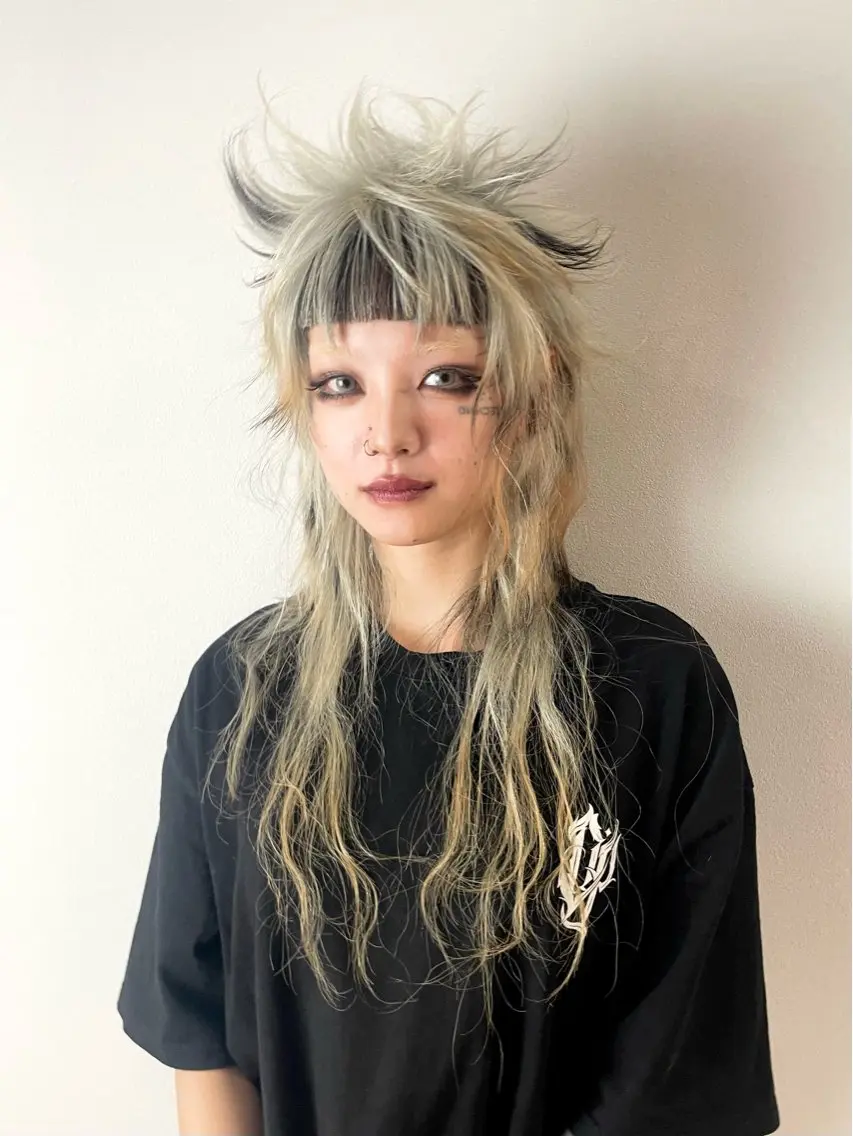 セミロング カラー ブリーチ ケアブリーチ ハイトーンカラー レイヤーカット ウルフカット カット ヘアカラー トリートメント ハイトーン/レイヤー /ウルフ⭐️永田⭐️のヘアスタイル