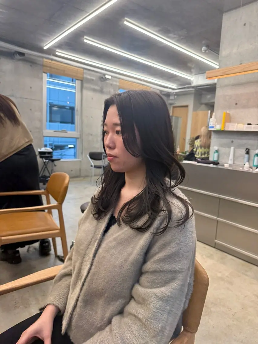 ロング カラー ロングレイヤー アッシュ ベージュカラー ブリーチ 透明感カラー カット ヘアカラー トリートメント 誰より丁寧なカット/ 小林輝/レイヤーのヘアスタイル