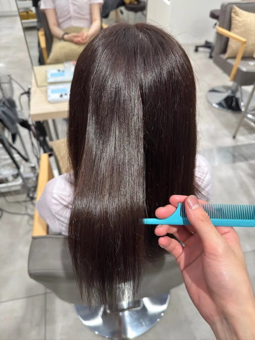 ロング ラベンダーベージュ ヘアカラー トリートメント Unami ／RIKUのヘアスタイル