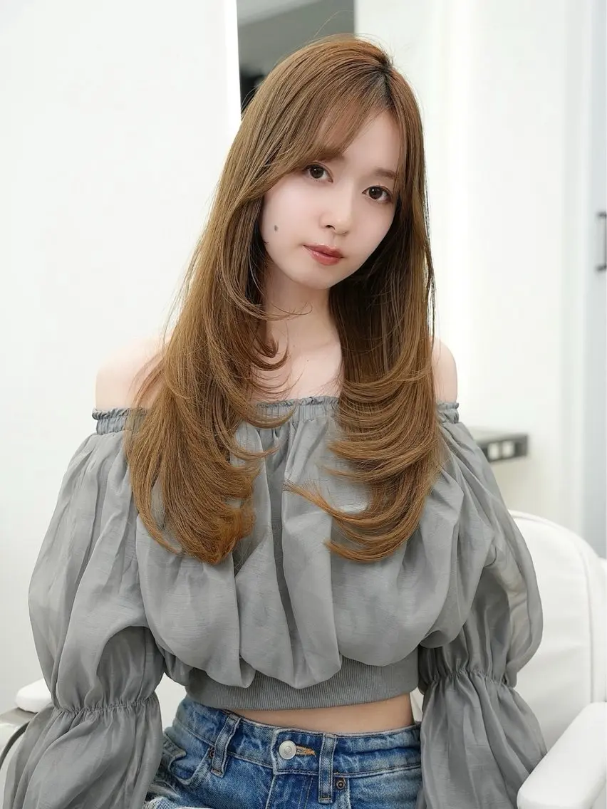 セミロング カラー ヘアアレンジ カット 韓国艶カラー🇰🇷 EWA💙のヘアスタイル