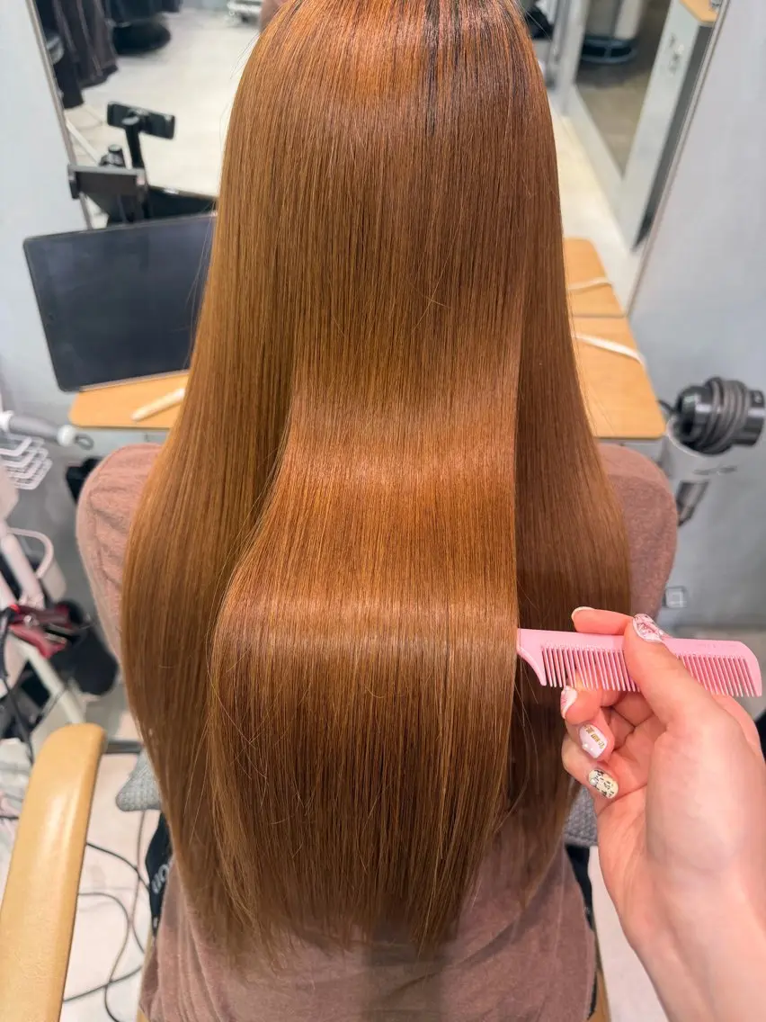 ロング トリートメント hinaru ．のヘアスタイル