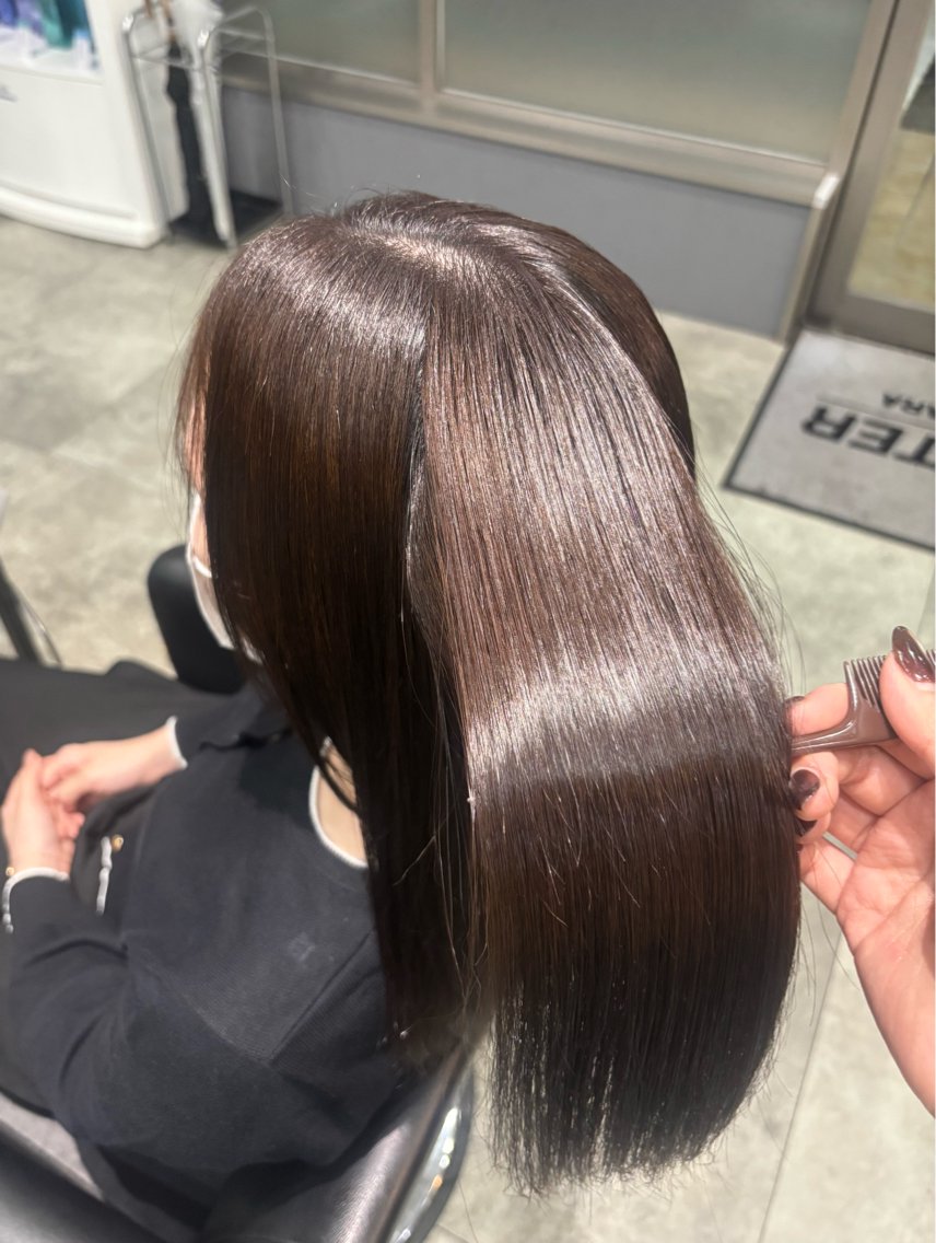 カラー GLITTER nanamiのヘアスタイル