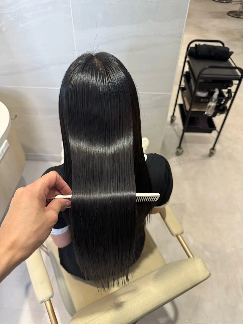 ロング カラー 黒髪 ブルーカラー ブルーブラック 縮毛矯正 カット ヘアカラー 縮毛矯正 トリートメント 透明感カラー🌿 グレージュ🐺陽介のヘアスタイル