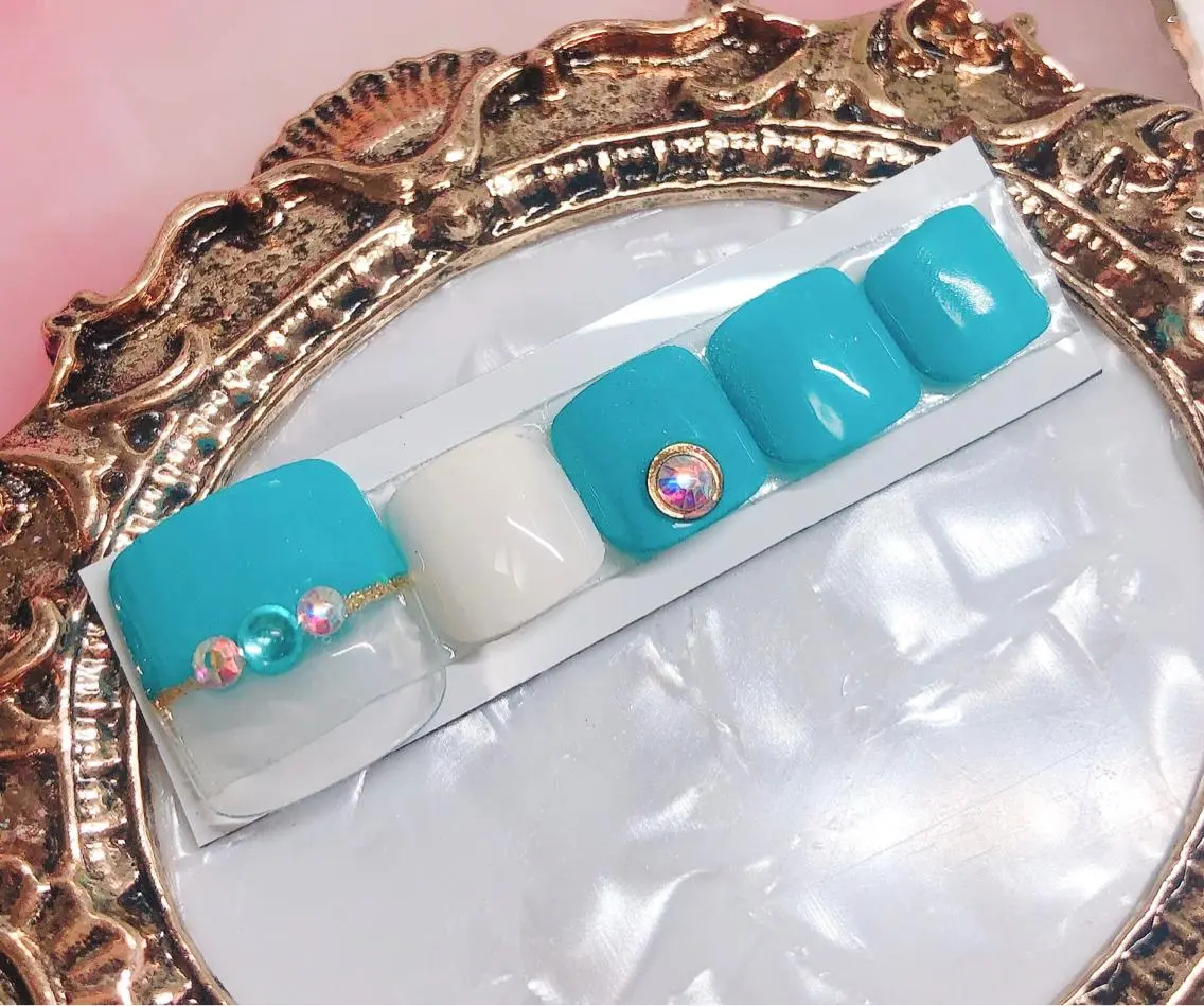 ネイル フットネイル フットネイル CROWN プライベートサロンのネイルデザイン