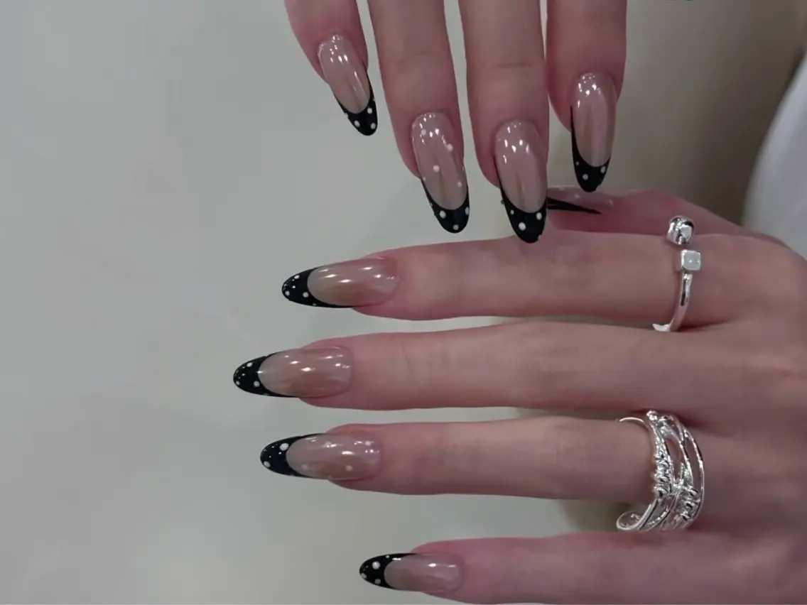 ネイル ブラウン フットネイル フレンチネイル グラデーション 氷ネイル・うるうるネイル ハンドネイル Mixx Nail_ Studioのネイルデザイン