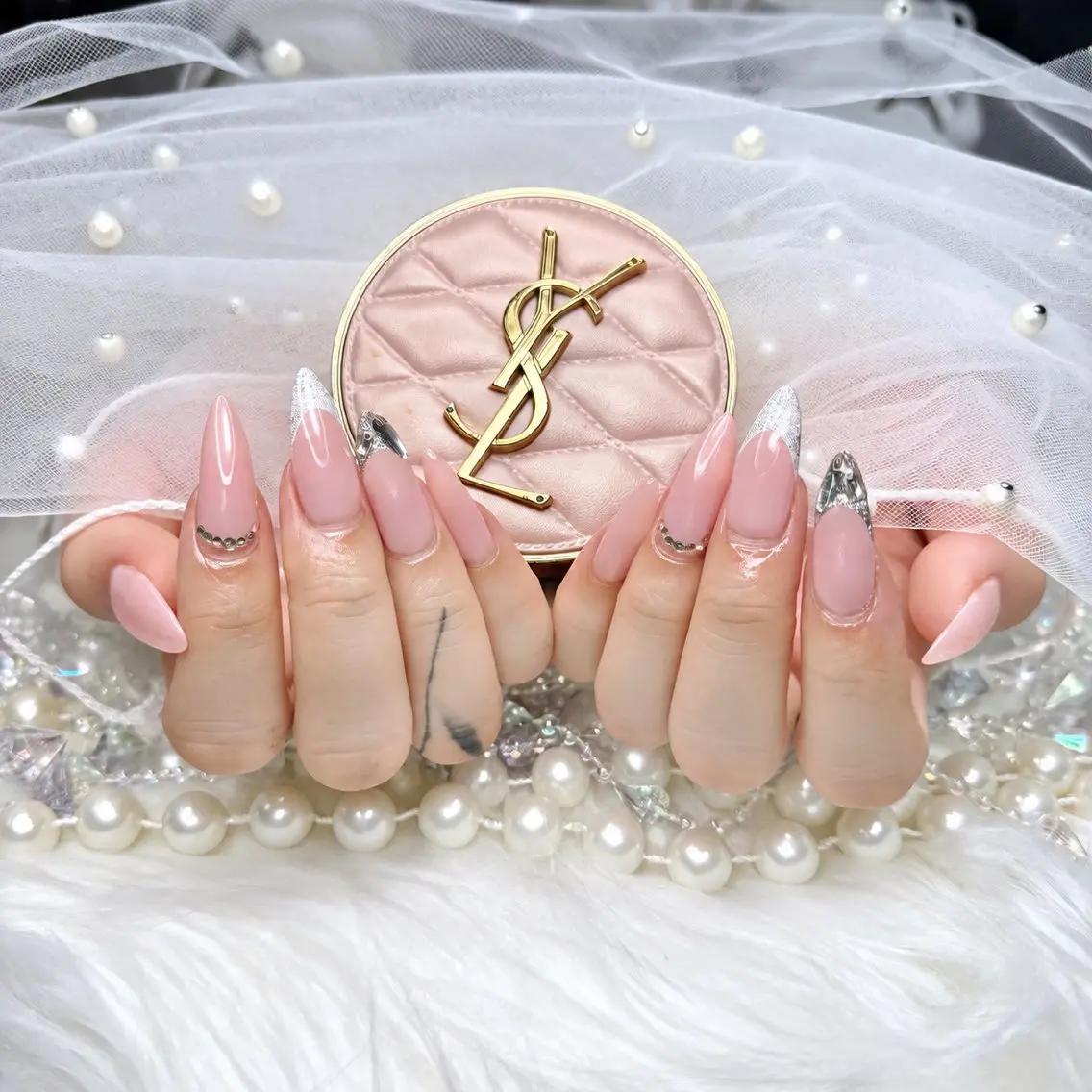 ネイル 長さ出し ハート キラキラネイル 韓国ネイル ロングネイル ハンドネイル ハンドケア Mina Aurea Nailのネイルデザイン