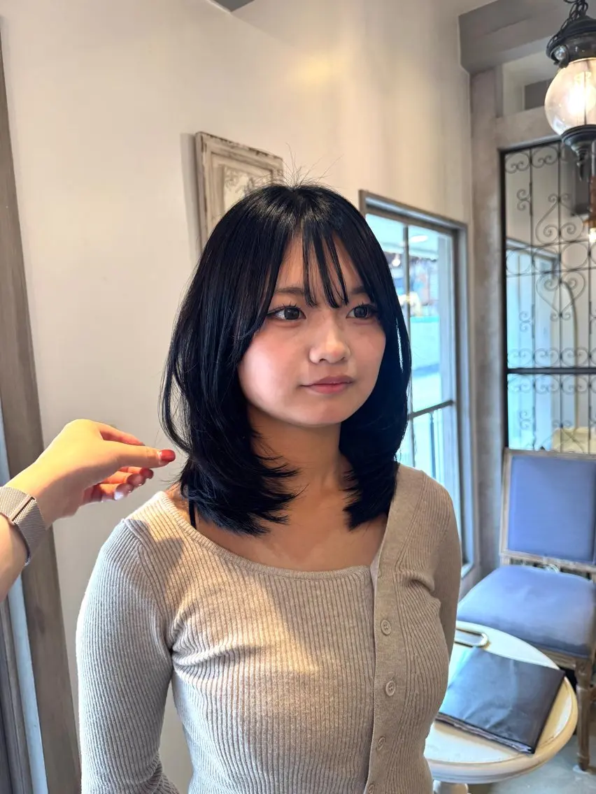 ミディアム ミディアムレイヤー レイヤーカット カット トリートメント 山本 望華のヘアスタイル