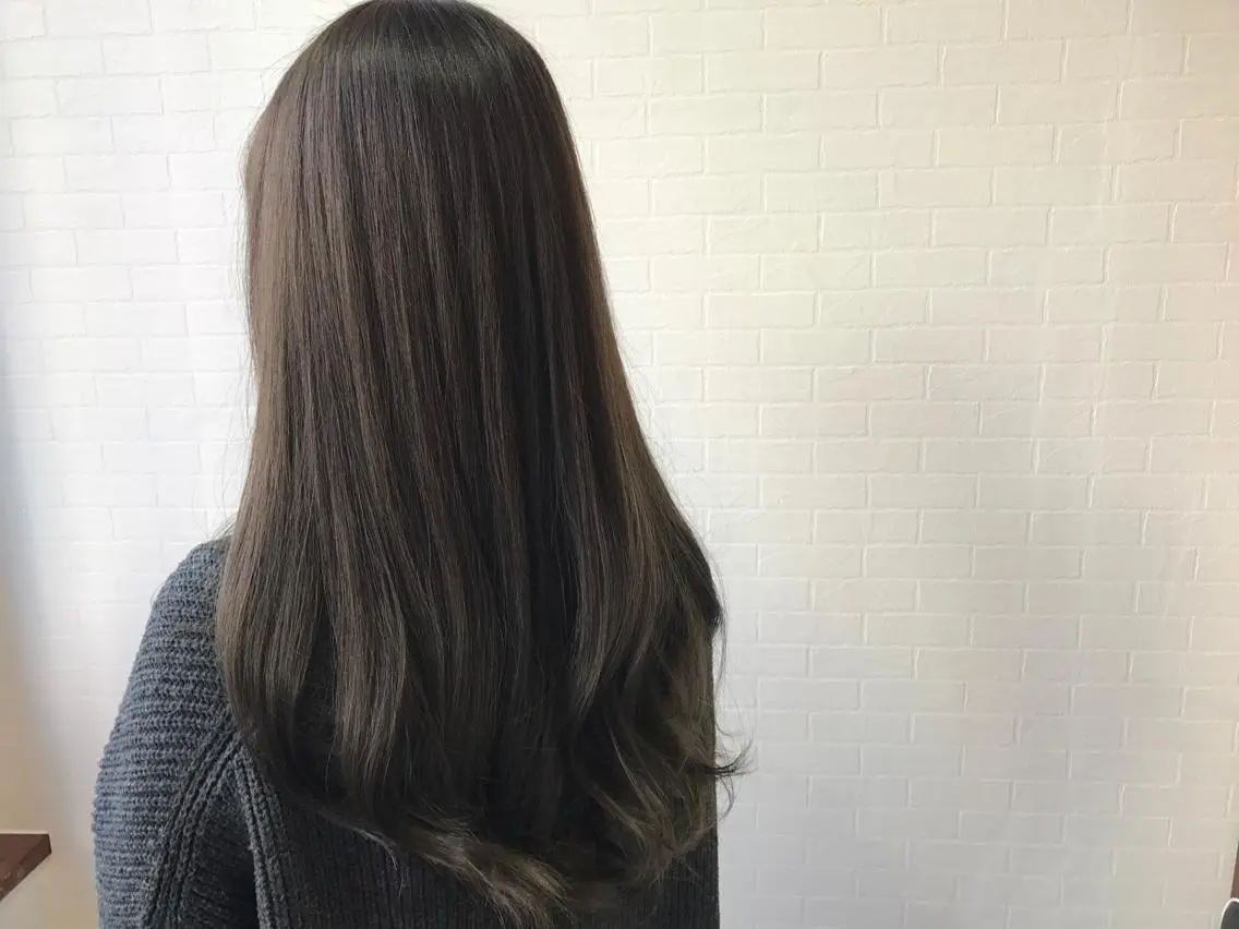 カラー ダークグレー ダークグレージュ グレージュ 💜ツヤヘアケア🩷 サトウシュンスケのヘアスタイル