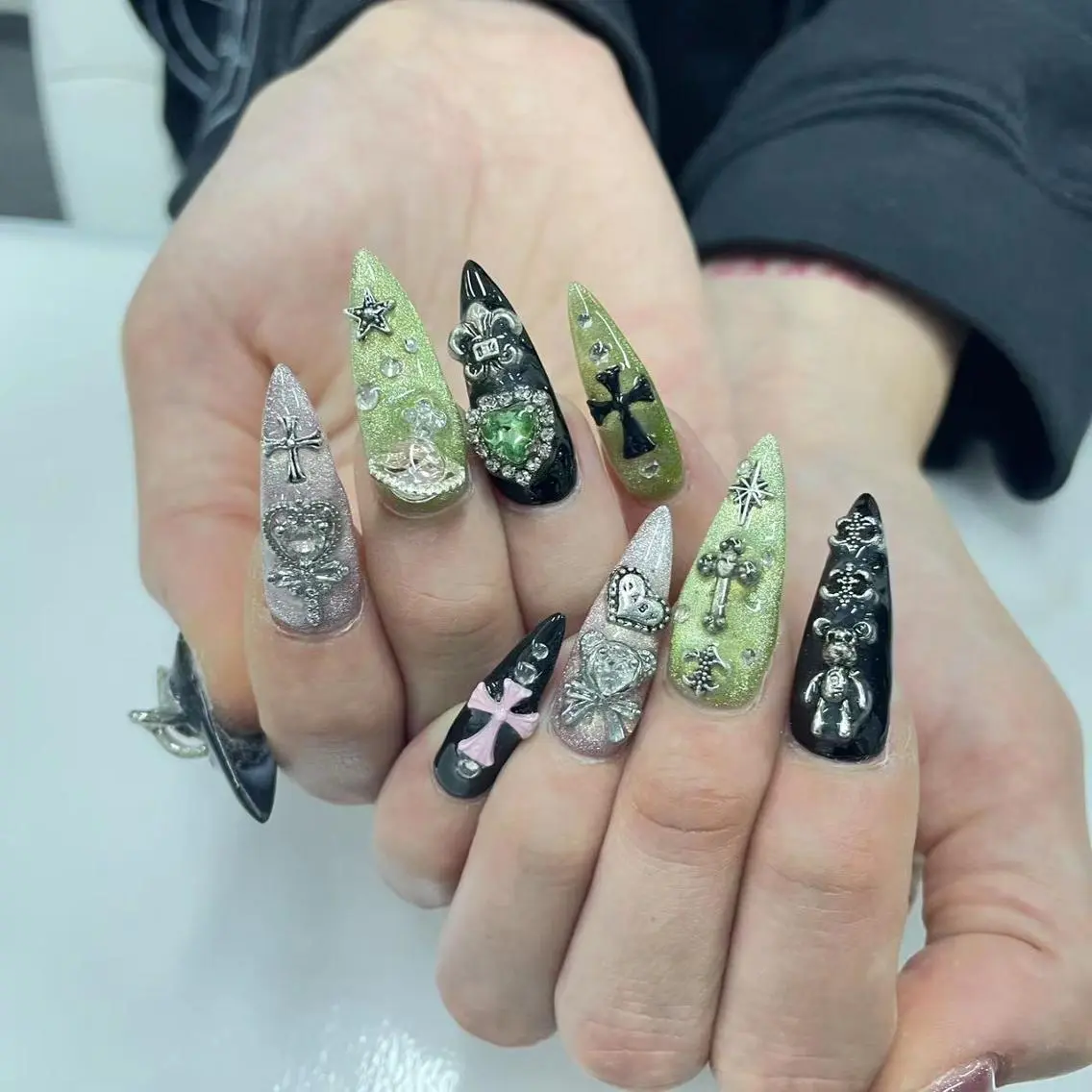 ネイル アートネイル 長さ出し ネイルチップ Queen‘s なんのネイルデザイン