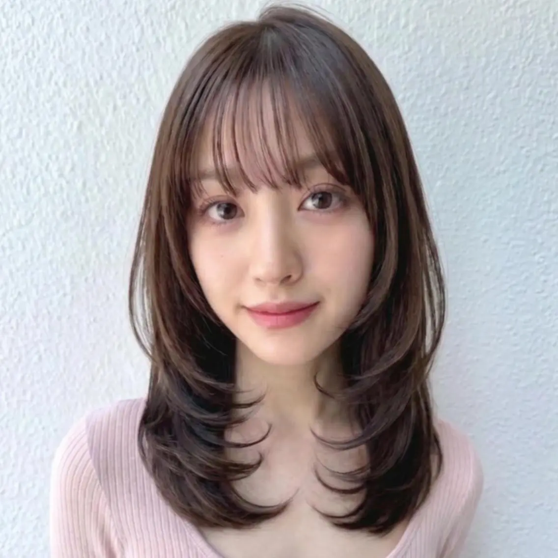 セミロング 松山彩香💎艶髪💎 ロング／透明感カラーのヘアスタイル