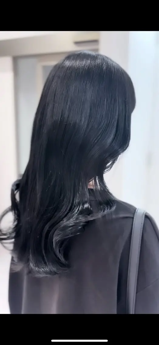 ロング カラー 黒髪 ブルーカラー ブルーブラック 透明感カラー MONA HIYORIのヘアスタイル