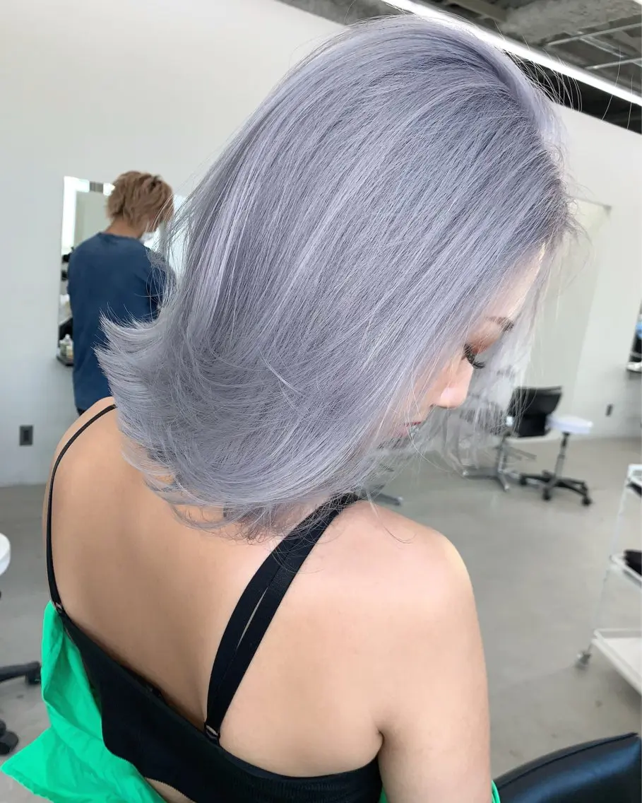 セミロング アッシュ アッシュグレー アッシュグレージュ ハイライト 佐藤 まいらのヘアスタイル