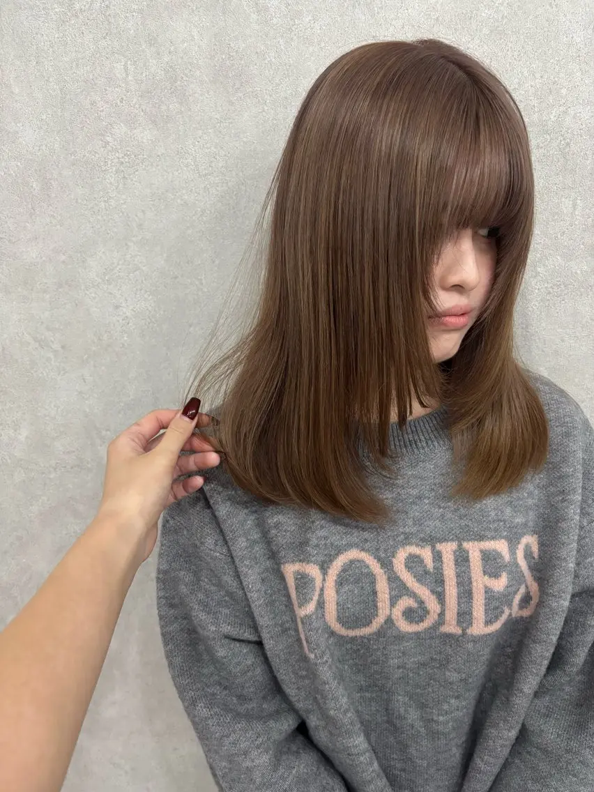 ロング ヘアカラー Megu/ベージュ/ 透明感カラーのヘアスタイル