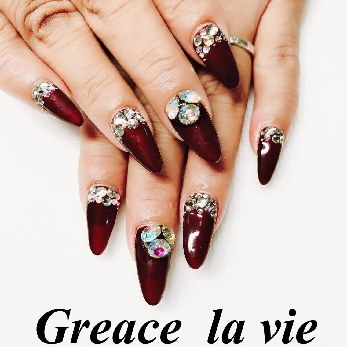ロング カラー パーマ ヘアアレンジ キッズ ネイル マツエク・マツパ ボルドーカラー ゴージャス ボルドー ゴージャス Greace  la vieのネイルデザイン