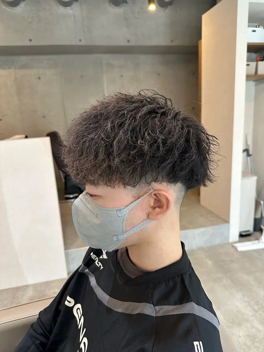 パーマ メンズ センターパート メンズパーマ メンズツイストパーマ ツイストスパイラルパーマ ツーブロック 梅田中崎町メンズ 美容師ユースケのヘアスタイル