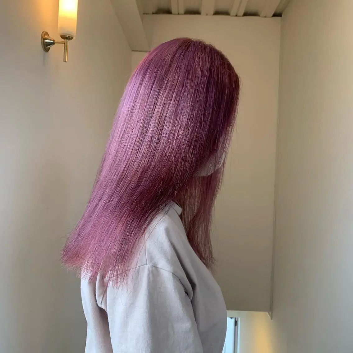 セミロング カラー 本間 結衣のヘアスタイル