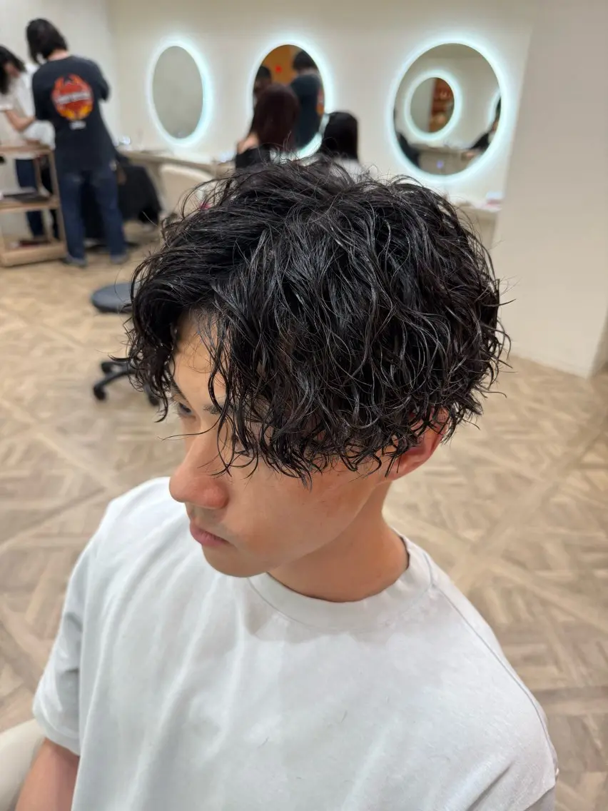 ショート メンズ 市原亮/塩釜口/ ツイスパ/波巻きのヘアスタイル