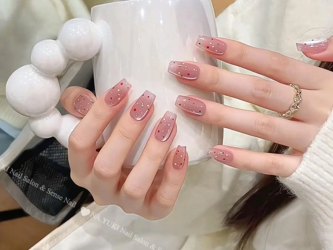 ネイル アートネイル ドット ジェルネイル ガーリー 持ち込み ハンドネイル ハンドケア 🎀Momo 🎀のネイルデザイン