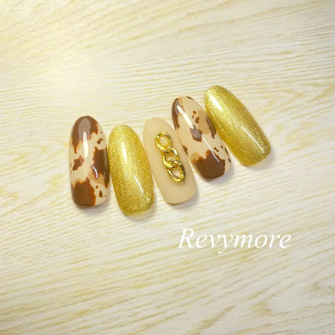 ミディアム ネイル ジェルネイル ミラーネイル シンプルネイル nail salon Revymoreのネイルデザイン