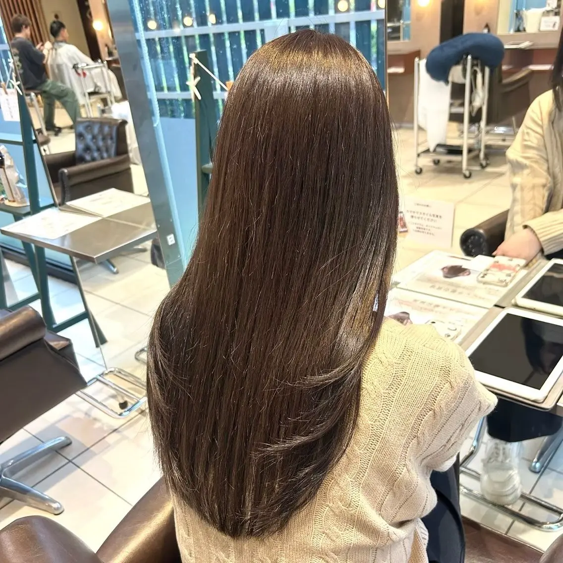 ロング カラー ベージュカラー オリーブベージュ 落合 千夏のヘアスタイル