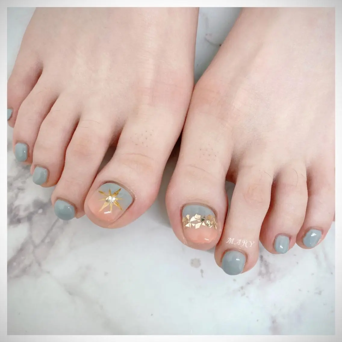 ネイル フットネイル グラデーション 水色 ワンカラーネイル フットネイル Mary nail .narumiのネイルデザイン