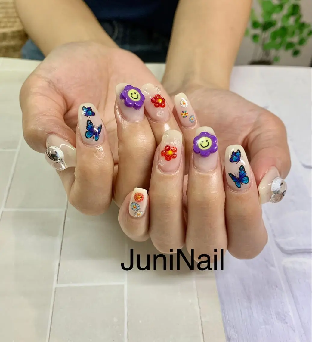 ネイル オーロラネイル クリアネイル フラッシュネイル フレンチネイル 氷ネイル・うるうるネイル ハンドネイル JuniNail 주니네일🇰🇷suのネイルデザイン