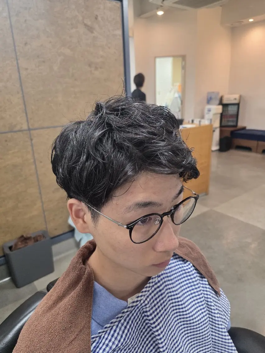 ミディアム 湯浅 俊貴のヘアスタイル