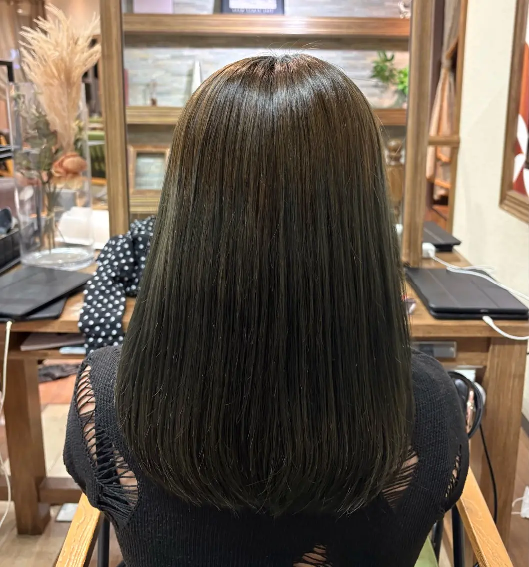 セミロング カット 松山 彩香のヘアスタイル