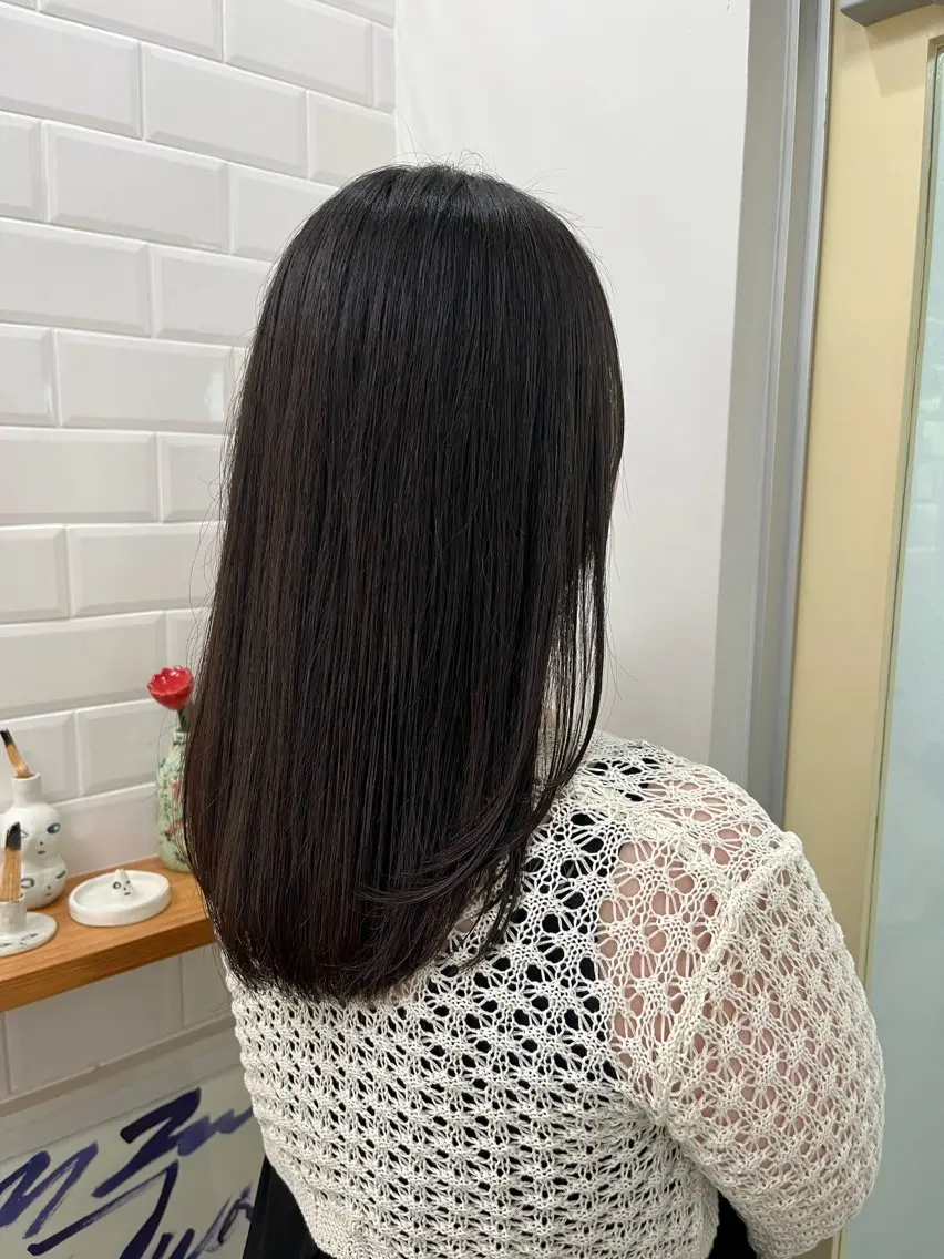 ミディアム レイヤーカット ローレイヤー 都築 初果のヘアスタイル