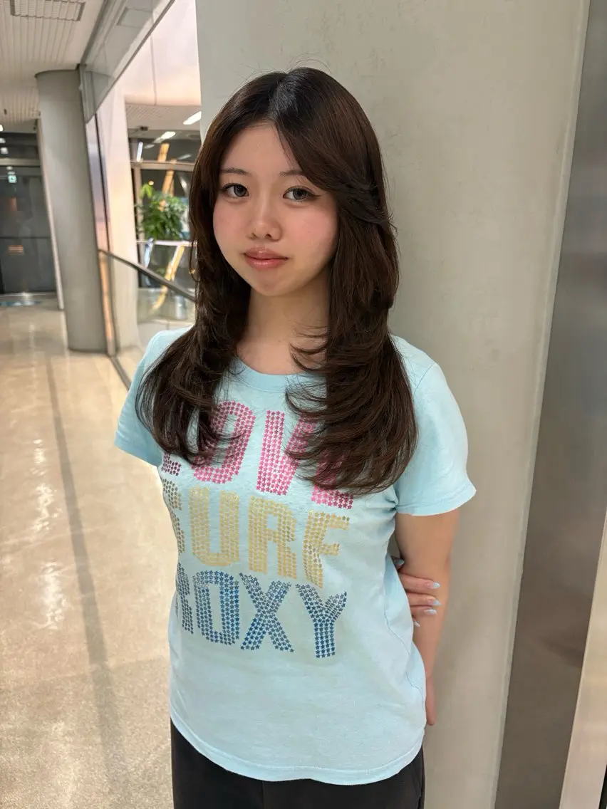 ロング レイヤーカット ‘AXIS栄ガスビル Hinataのヘアスタイル