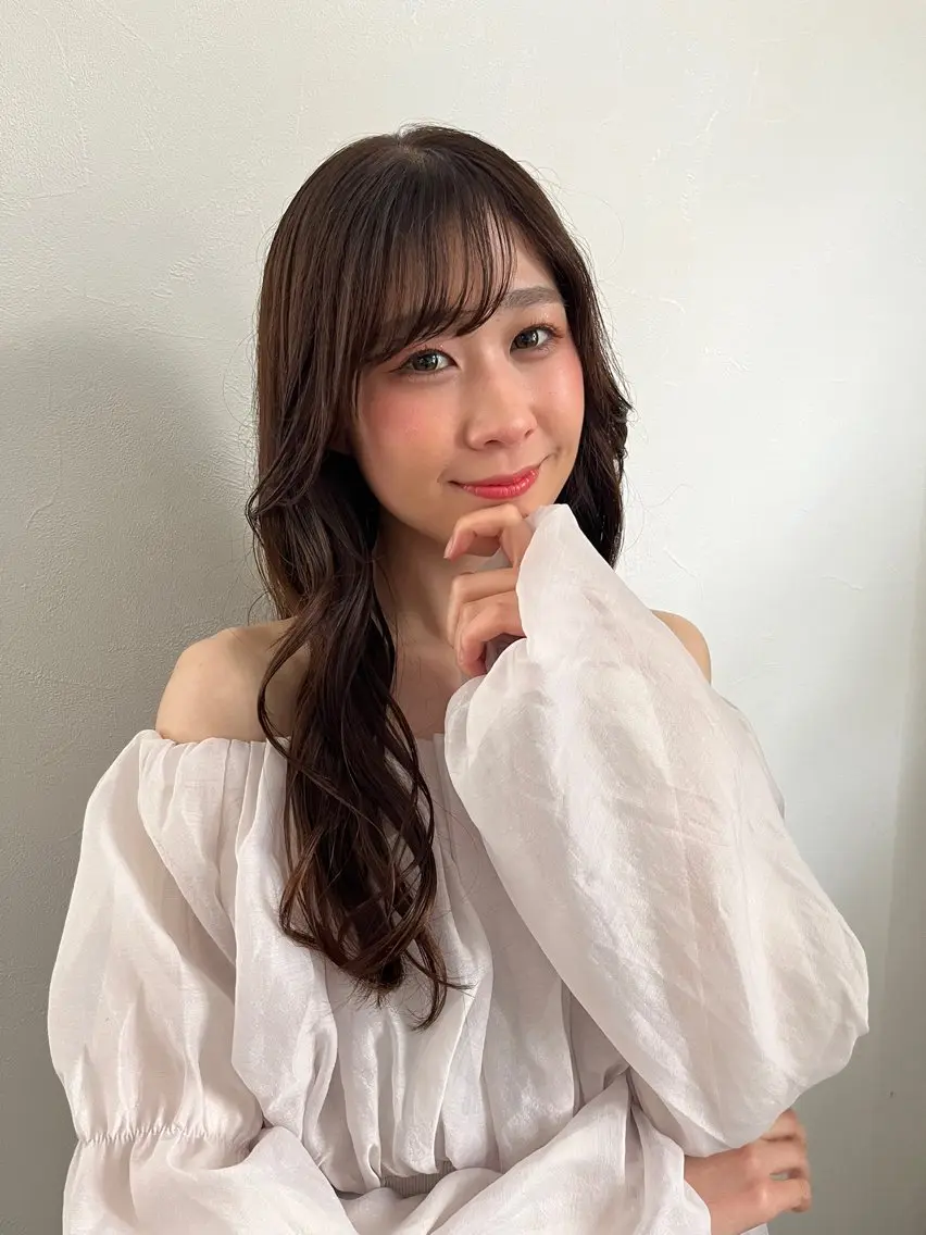 ロング ヘアカラー 原口 桃歌のヘアスタイル