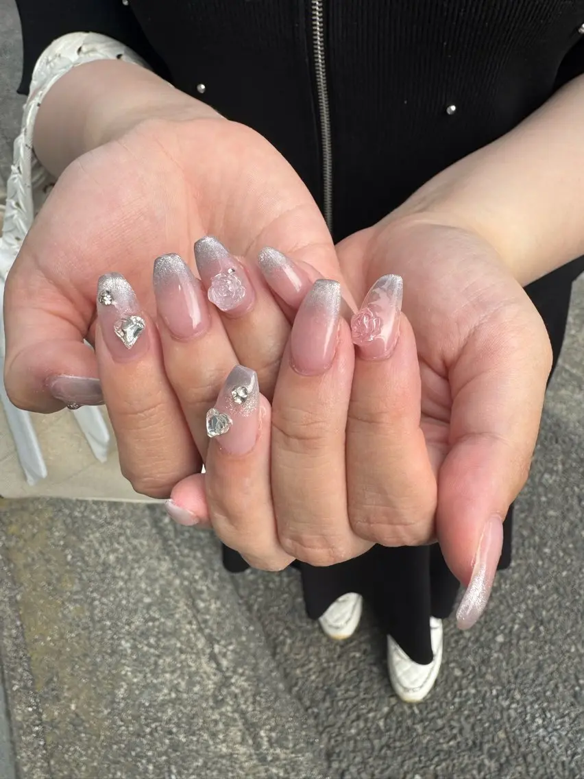 ネイル LAVISH 大和店 emi・:*+のネイルデザイン