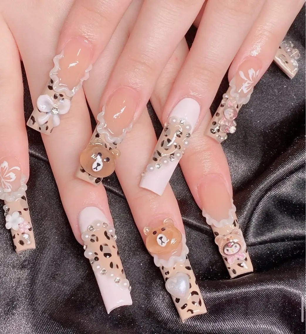 ネイル オーロラネイル フレンチネイル ジェルネイル ハロウィン キラキラネイル H.baby Nail Salonのネイルデザイン