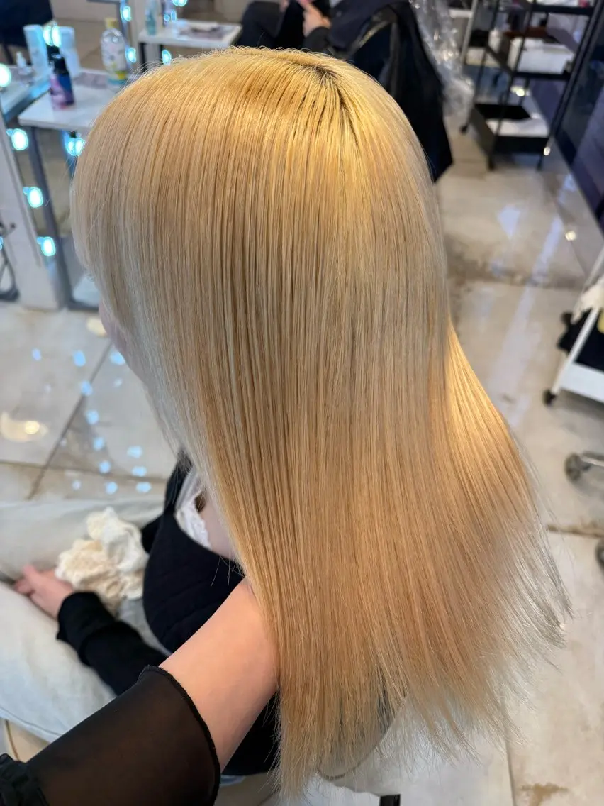 カラー ブロンド ハイトーンカラー ホワイトブロンド AI/原宿/ ハイトーン/ブリーチのヘアスタイル
