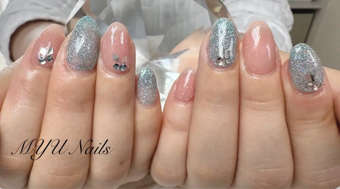 ネイル フラッシュネイル ジェルネイル 持ち込み ニュアンスネイル ワンカラーネイル ハンドネイル ニュアンスネイル🌈 MYU Nailsのネイルデザイン