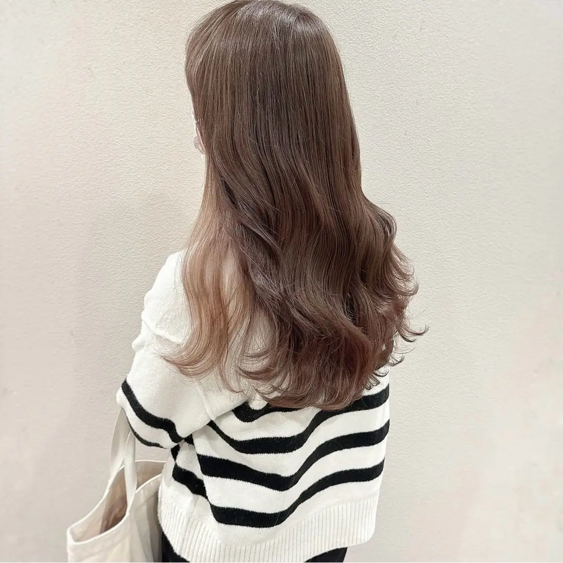 ロング 中村 佳歩のヘアスタイル