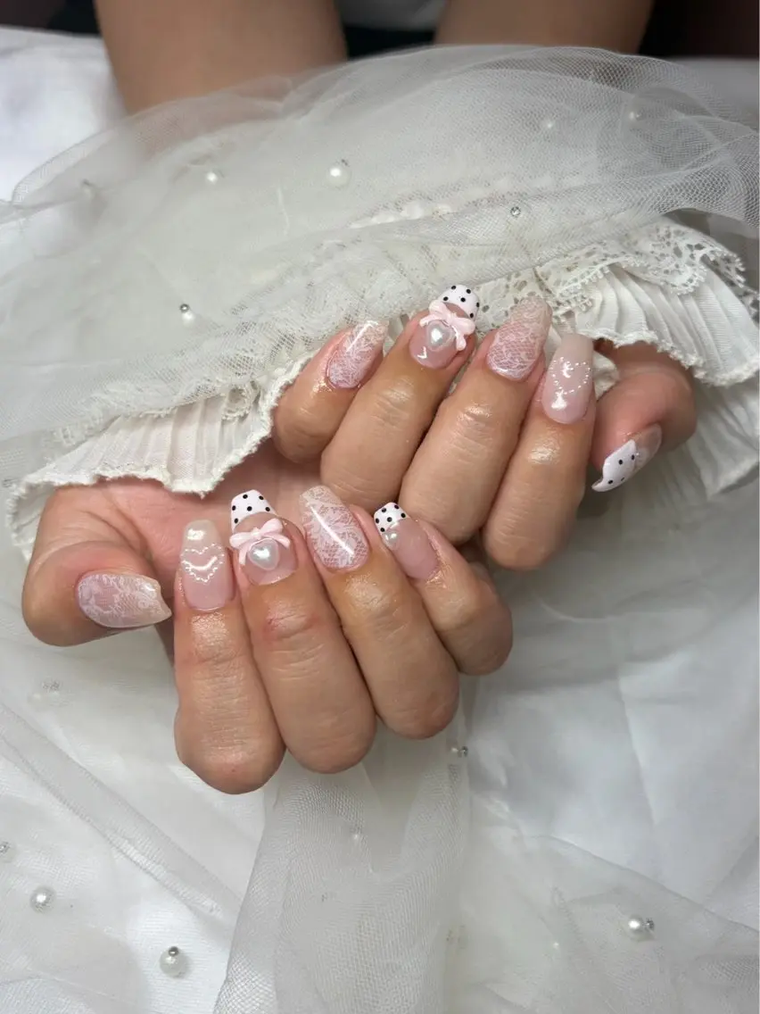 ネイル アートネイル ドット フレンチネイル ガーリー レース ハンドネイル sissy moeのネイルデザイン