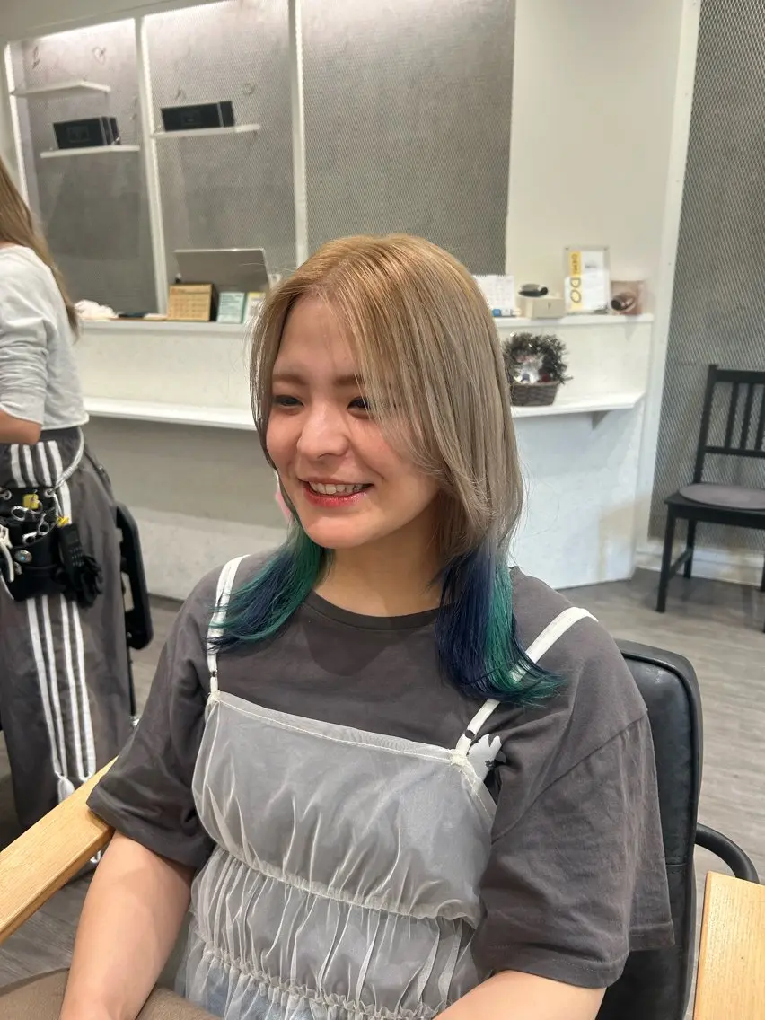 ミディアム カラー ヘアアレンジ デザインカラー ハイトーンカラー ヘアカラー トリートメント cocotte 💟草間紫音💟のヘアスタイル