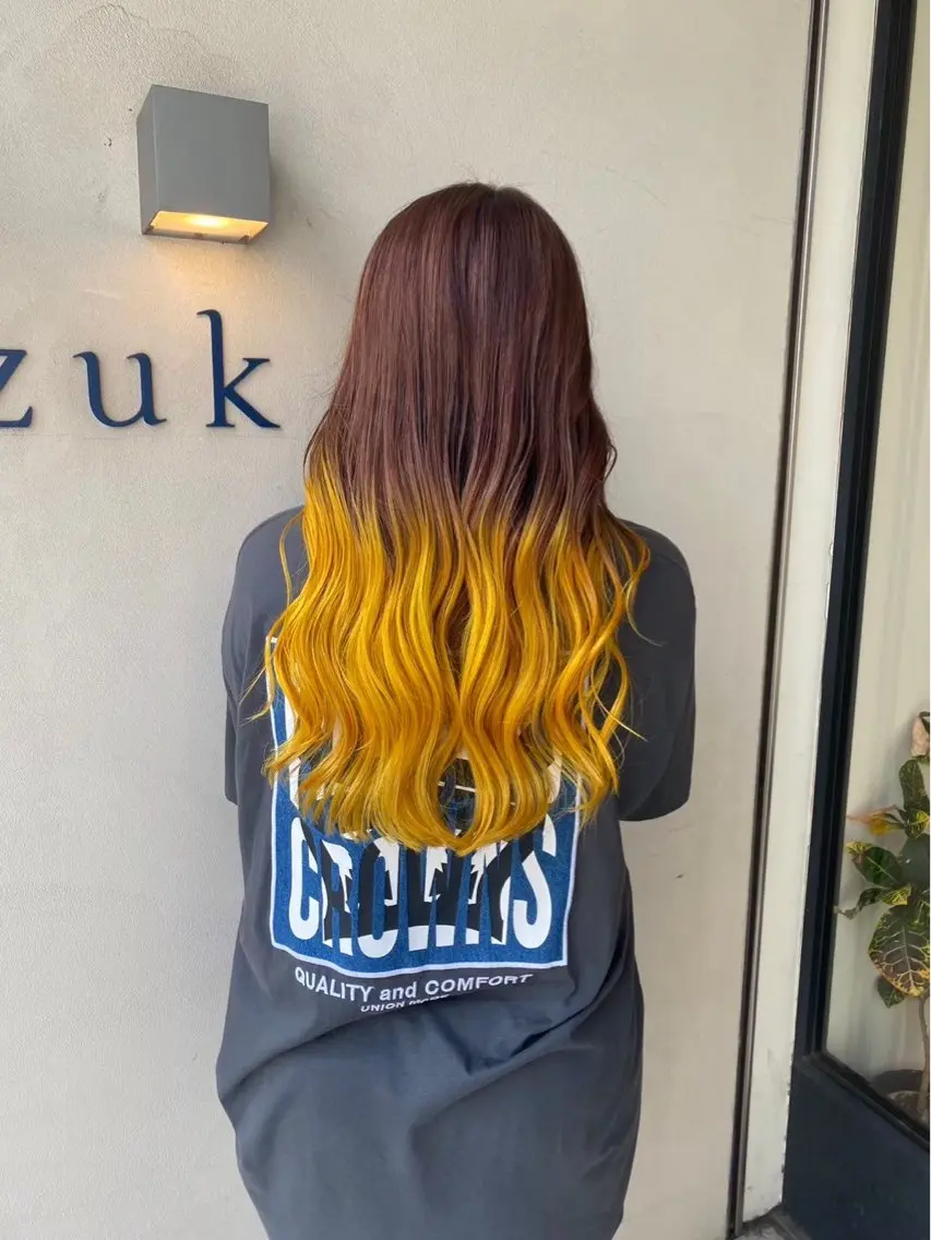 ロング カラー ブリーチ イエローカラー Sizuk ＆LOAのヘアスタイル