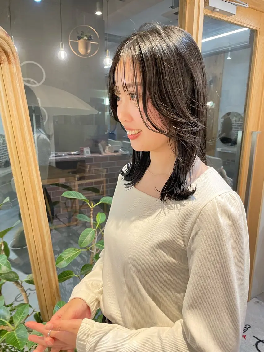 ミディアム イズミ ナナコのヘアスタイル