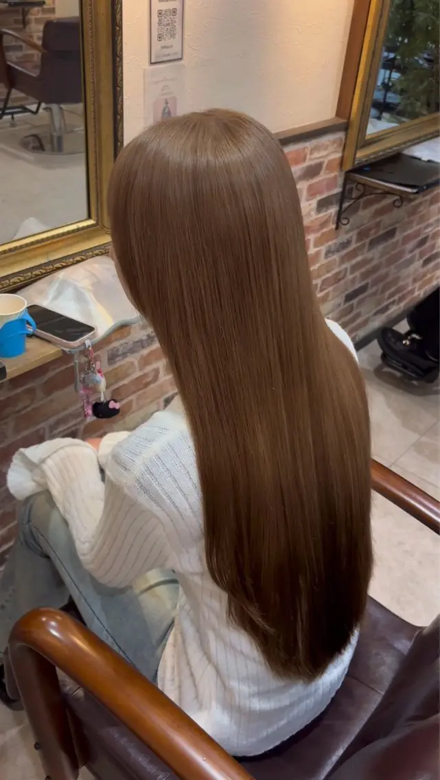 ロング カラー ベージュカラー 透明感カラー ミルクティーベージュ ヘアカラー トリートメント &.越冨 レイヤー/ 顔周り特化/髪質改善のヘアスタイル