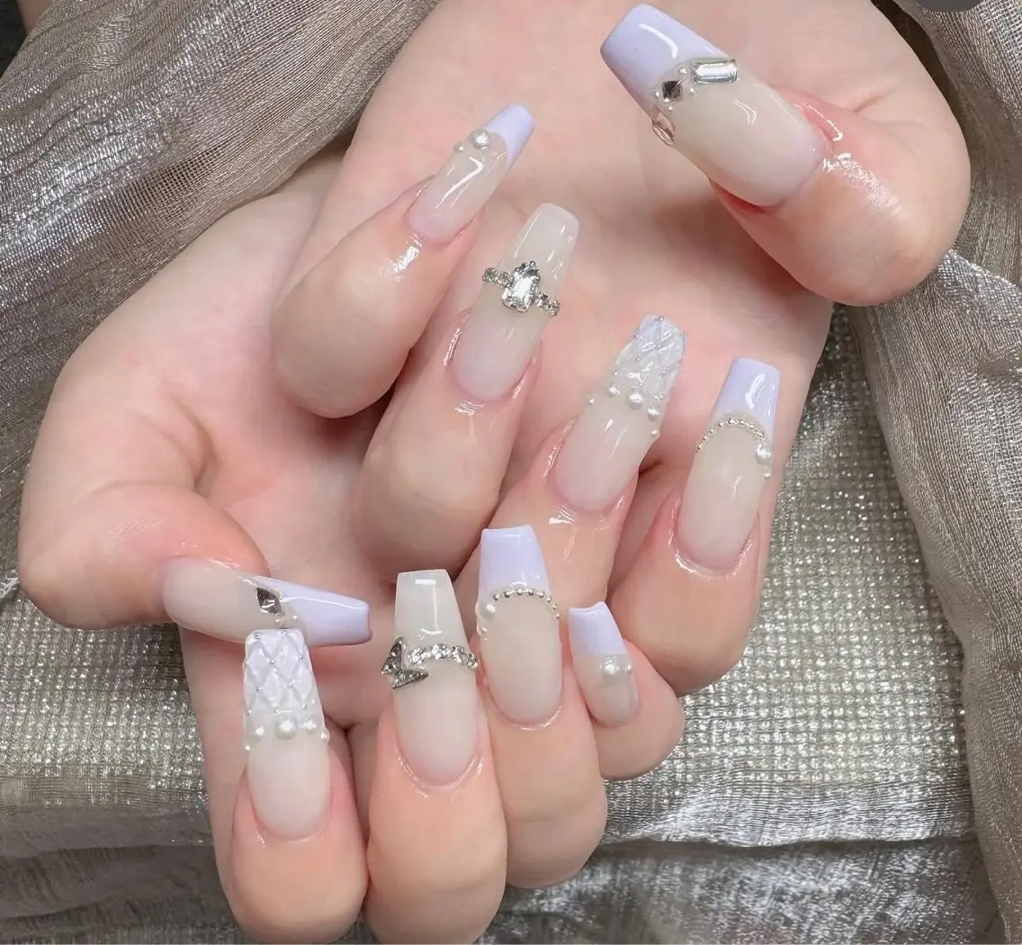 ネイル フレンチネイル ジェルネイル ハロウィン キラキラネイル 韓国ネイル H.baby Nail Salonのネイルデザイン