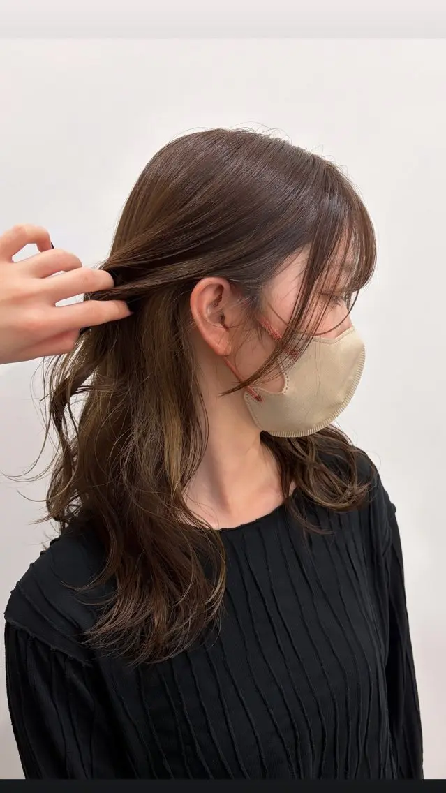 カラー ベージュカラー イヤリングカラー ヘアカラー サイトウ リオナのヘアスタイル