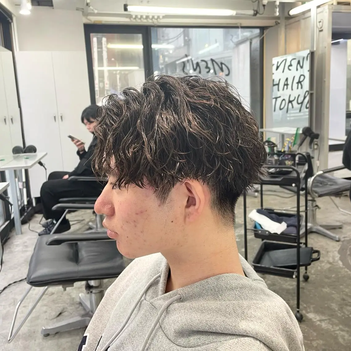 ショート パーマ メンズ センターパート カット パーマ メンズ特化美容師/ 藤戸 椋のヘアスタイル