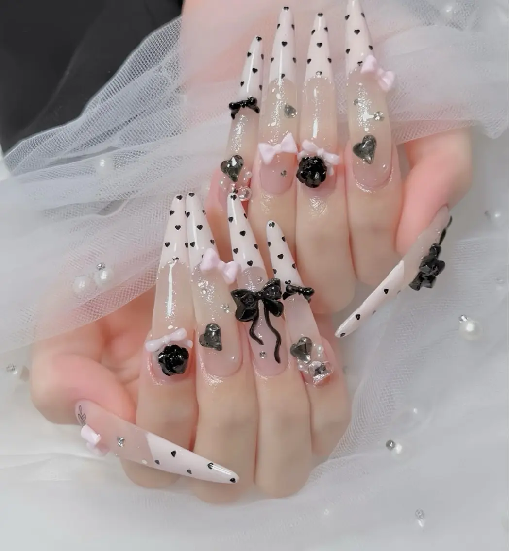 ネイル オーロラネイル チークネイル 桜ネイル クリアネイル ドット ハンドネイル Rin Nail 新大久保店のネイルデザイン