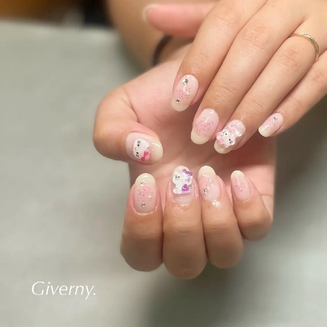 ネイル チークネイル 持ち込み ハンドネイル Giverny .のネイルデザイン