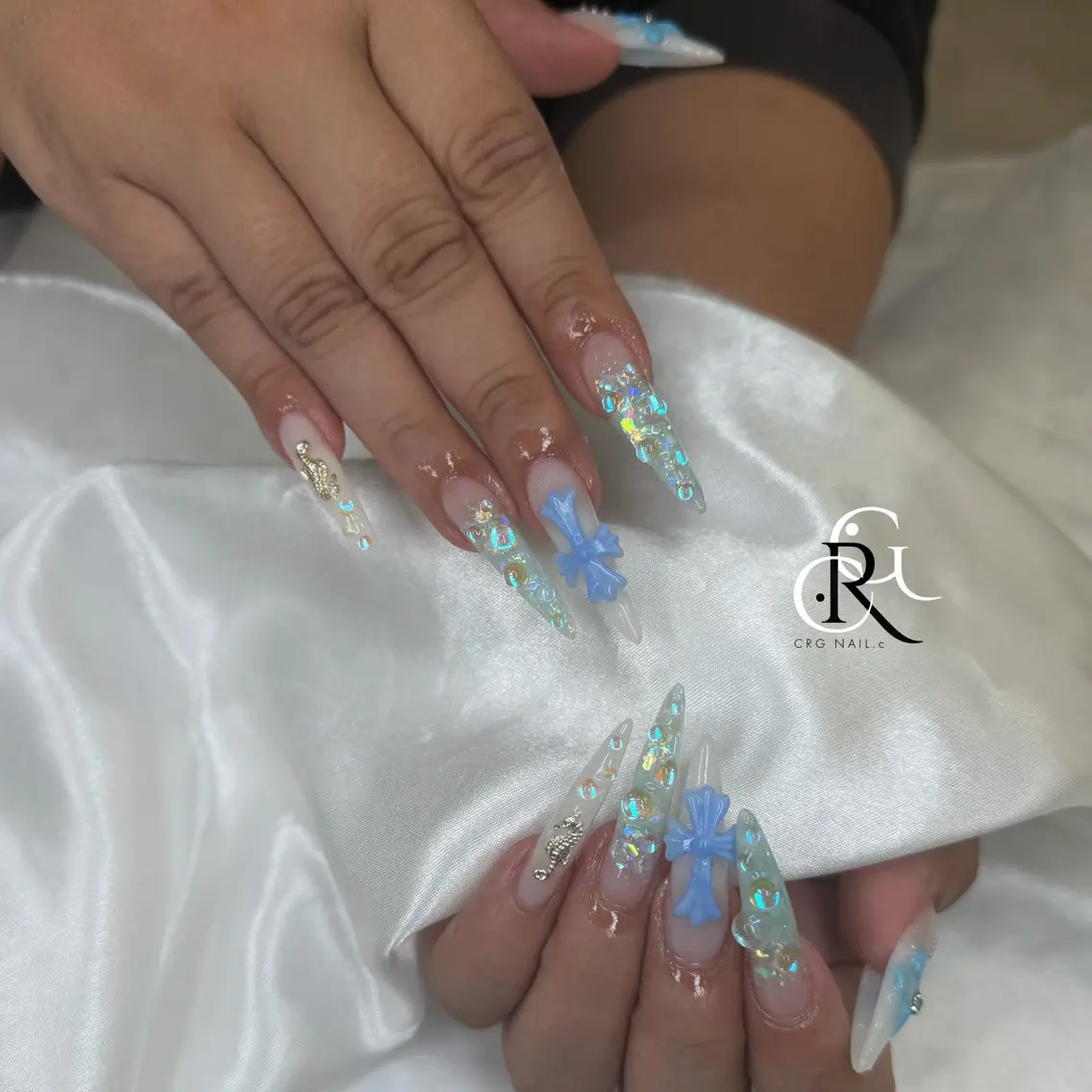 ロング ハンドネイル CRGNAIL EMIRIのネイルデザイン
